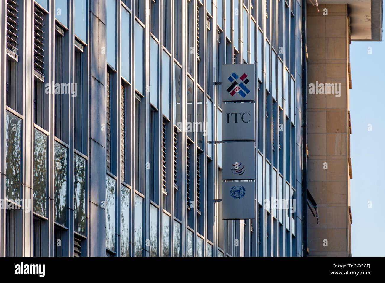 Fassade des Internationalen Handelszentrums (ITC), einer gemeinsamen Organisation der Welthandelsorganisation (WTO) und der Vereinten Nationen, Genf, Schweiz Stockfoto Fassade des Internationalen Handelszentrums (ITC), einer gemeinsamen Organisation der Welthandelsorganisation (WTO) und der Vereinten Nationen, Genf, Schweiz Stockfoto