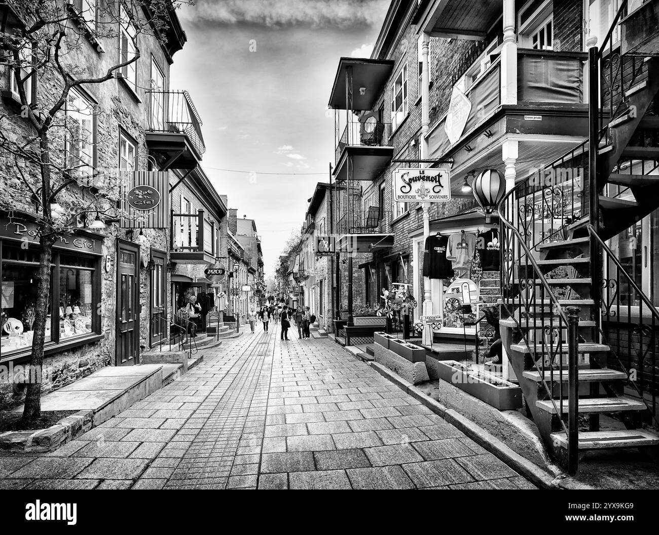 Rue du Petit Champlain in Quebec Altstadt mit ihren bunten Schaufenstern und Restaurants. Pot En Ciel, le Souvenoit und anderen Geschäften, Quebec, Kanada. Stockfoto