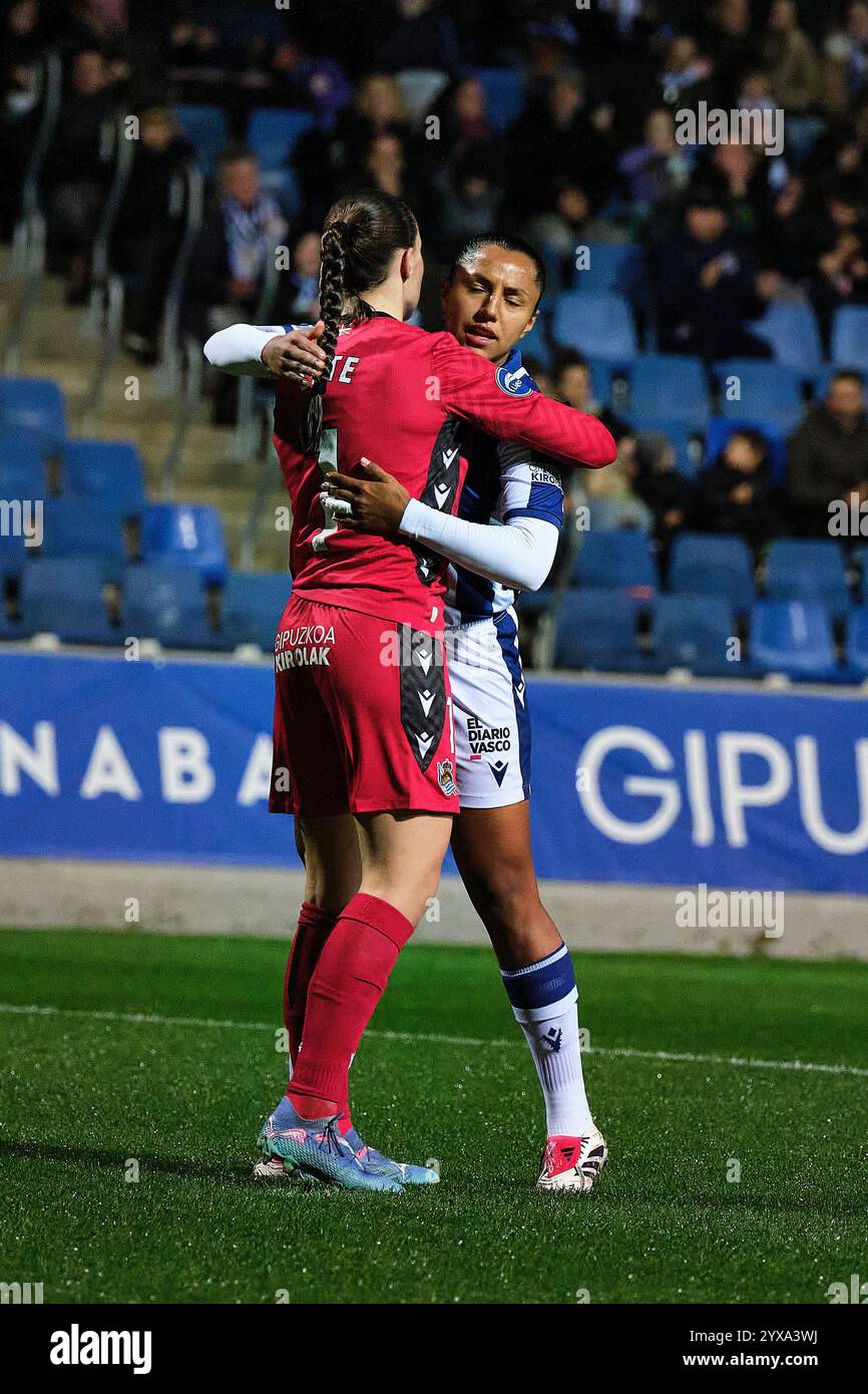 Zubieta, Gipuzkoa, Spanien - 14. Dezember 2024: Elene lete und Manu Vanegas nehmen vor dem Spiel Real Sociedad Women gegen Costa Adeje Teneriffa Women, Teil der spanischen Liga F, in Zubieta Z1 Teil. Quelle: Rubén Gil/Alamy Live News. Stockfoto