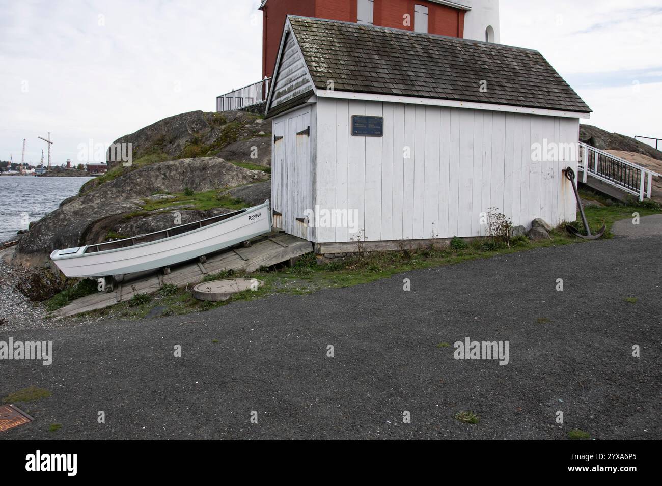 Kleines Boot am Fort Rodd Hill & Fisgard Lighthouse National Historic Site in Victoria, British Columbia, Kanada Stockfoto