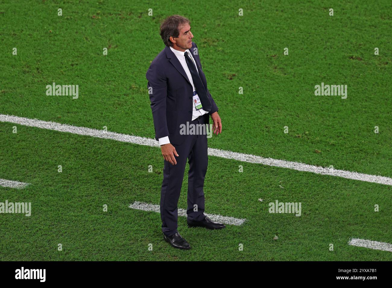 Doha, Katar. Dezember 2024. Guillermo Almada, Cheftrainer von Pachuca, sieht sich beim Fußball-Spiel zwischen dem mexikanischen Pachuca und dem ägyptischen Al-Ahly im Stadion 974 in Doha (Katar) am 14. Dezember an. 2024. Foto: Ahmed Alsaidi/DiaEsportivo/Alamy Live News Credit: DiaEsportivo/Alamy Live News Stockfoto