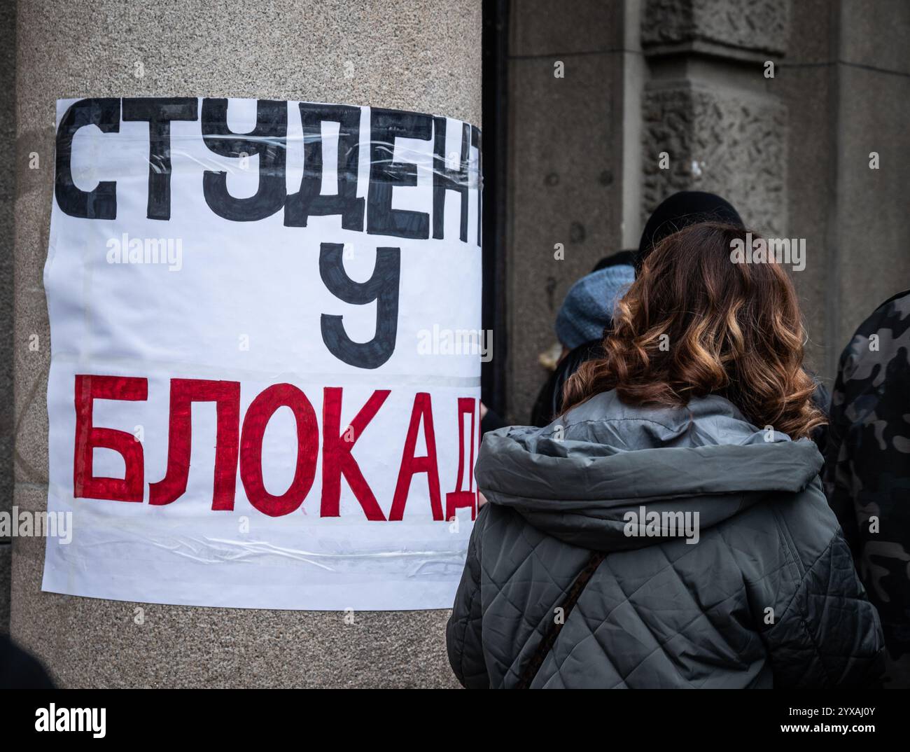 Belgrad, Serbien – 13. Dezember 2024: Protestaktionen gegen Studentenfeinde in Belgrad: Blockade der Universität Stockfoto