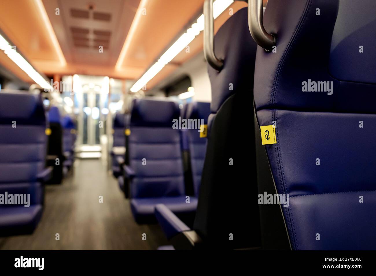 ROTTERDAM - das Innere des Eurocity Direct, der neuen Zugverbindungen von den Niederlanden nach Brüssel, am Hauptbahnhof Rotterdam. Laut NS sind Reisende 45 Minuten schneller an ihren Zielen als zuvor. ANP ROBIN VAN LONKHUIJSEN niederlande aus - belgien aus Stockfoto