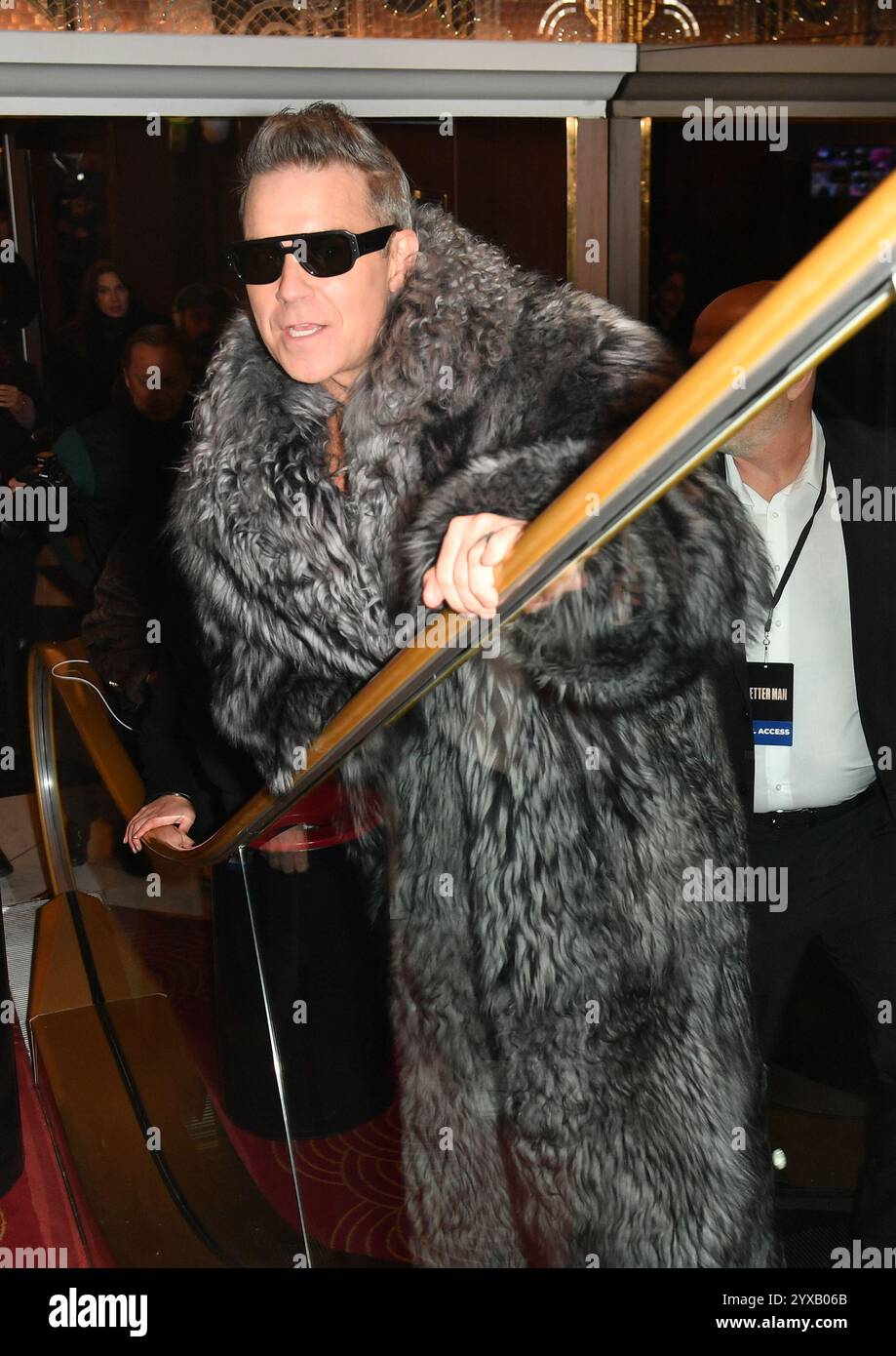 Robbie Williams geht auf den besseren Mann Stockfoto