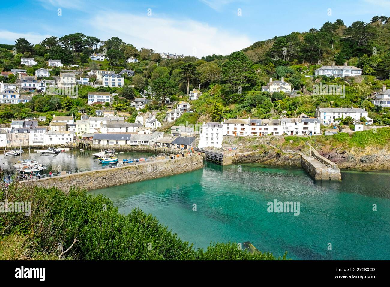 Das historische Fischerdorf und der Hafen von Polperro an der Polperro Heritage Coast im Süden von Cornwall, Großbritannien. Stockfoto
