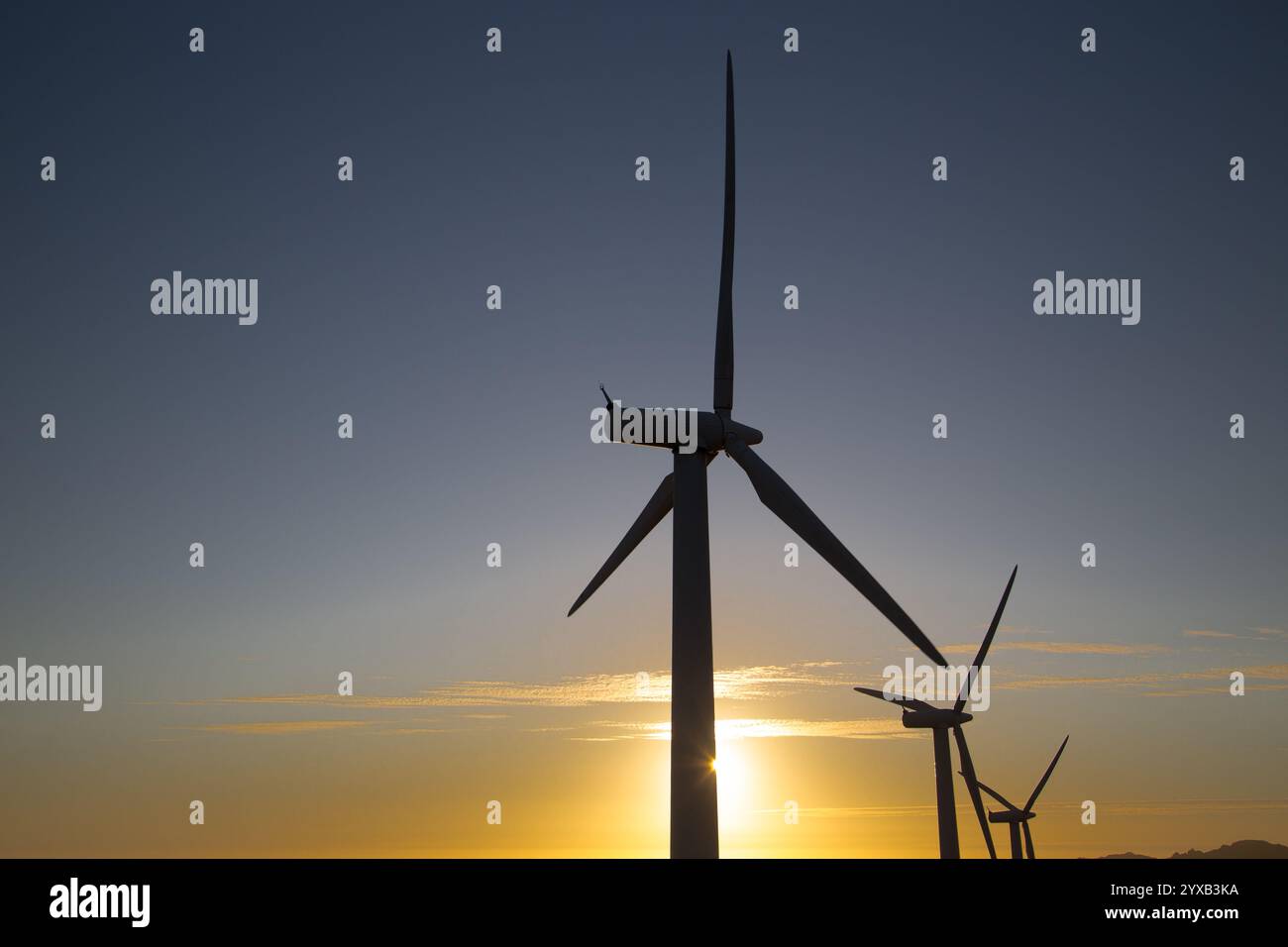 Sonnenuntergang in der Windkraft, Alternative zum Klimawandel Stockfoto