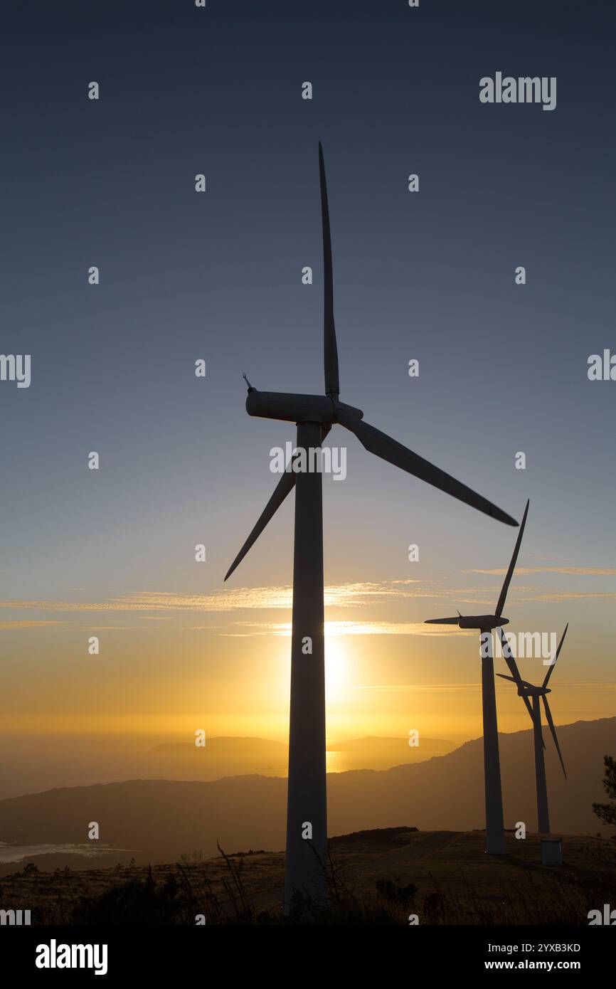 Sonnenuntergang in der Windkraft, Alternative zum Klimawandel Stockfoto