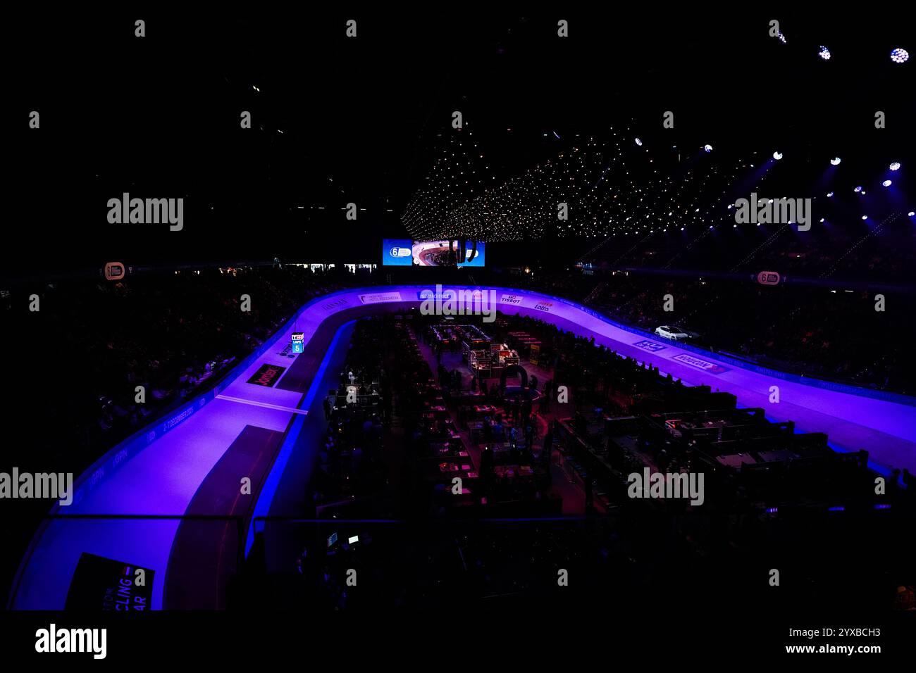 Rotterdam, Niederlande. Dezember 2024. Rotterdam - Rotterdam Ahoy während der WielerZesdaagse Rotterdam am 15. Dezember 2024 in Rotterdam, Niederlande. (Parallax Pictures/Yannick Verhoeven) Credit: Yannick Verhoeven/Alamy Live News Stockfoto