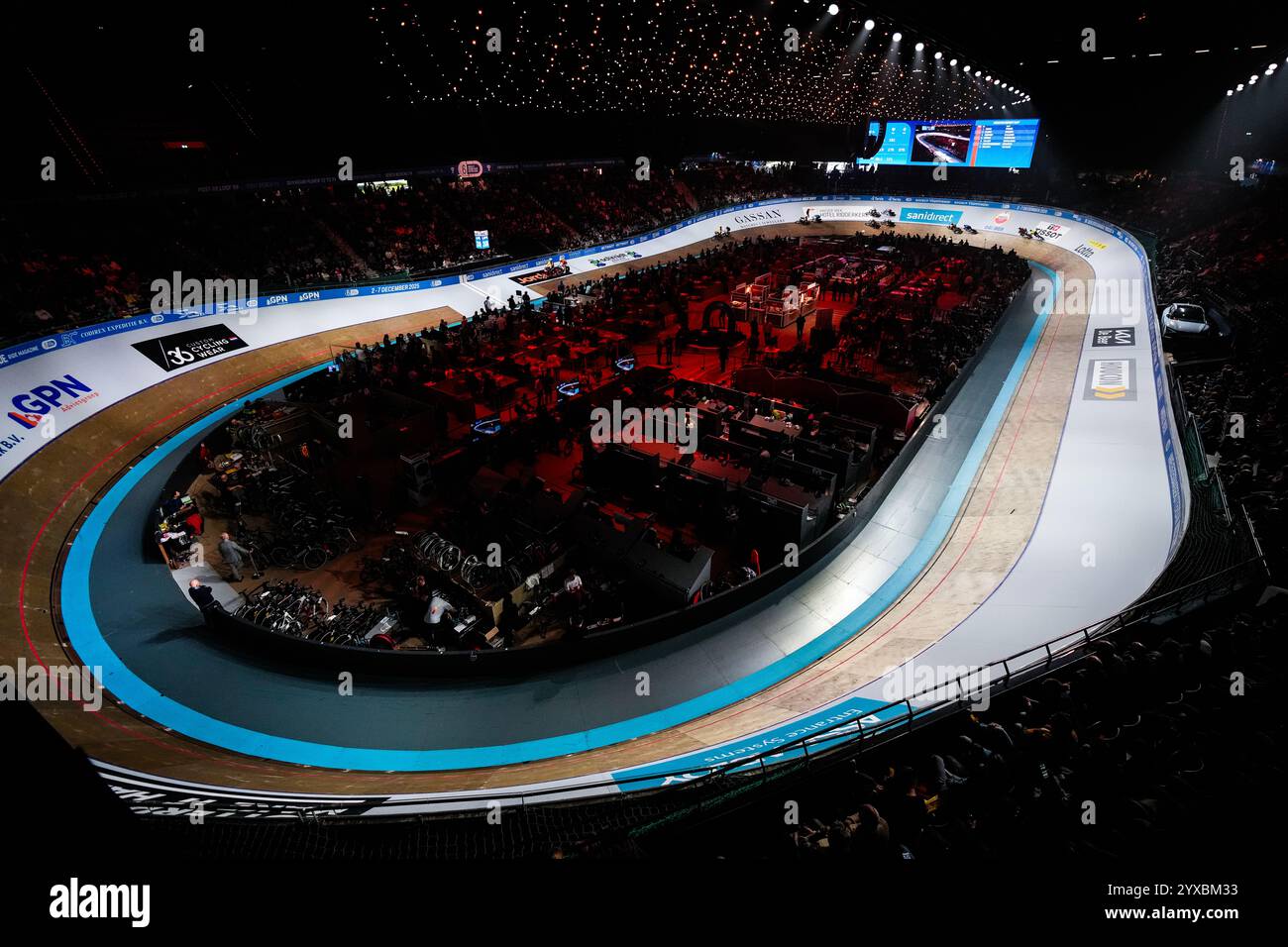 Rotterdam, Niederlande. Dezember 2024. Rotterdam - Rotterdam Ahoy während der WielerZesdaagse Rotterdam am 15. Dezember 2024 in Rotterdam, Niederlande. (Parallax Pictures/Yannick Verhoeven) Credit: Yannick Verhoeven/Alamy Live News Stockfoto