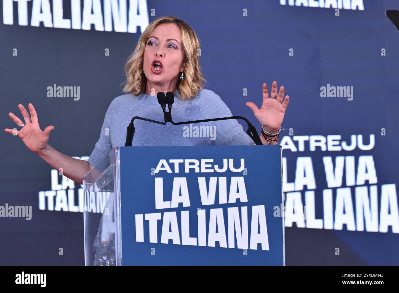 Rom, Italien. Dezember 2024. Giorgia Meloni Presidente del Consiglio dei Ministri nimmt am 15. Dezember 2024 in Rom Teil. Die 25. Ausgabe von Atreju findet im Circus Maximus in Rom statt. Quelle: Domenico Cippitelli/Alamy Live News Stockfoto