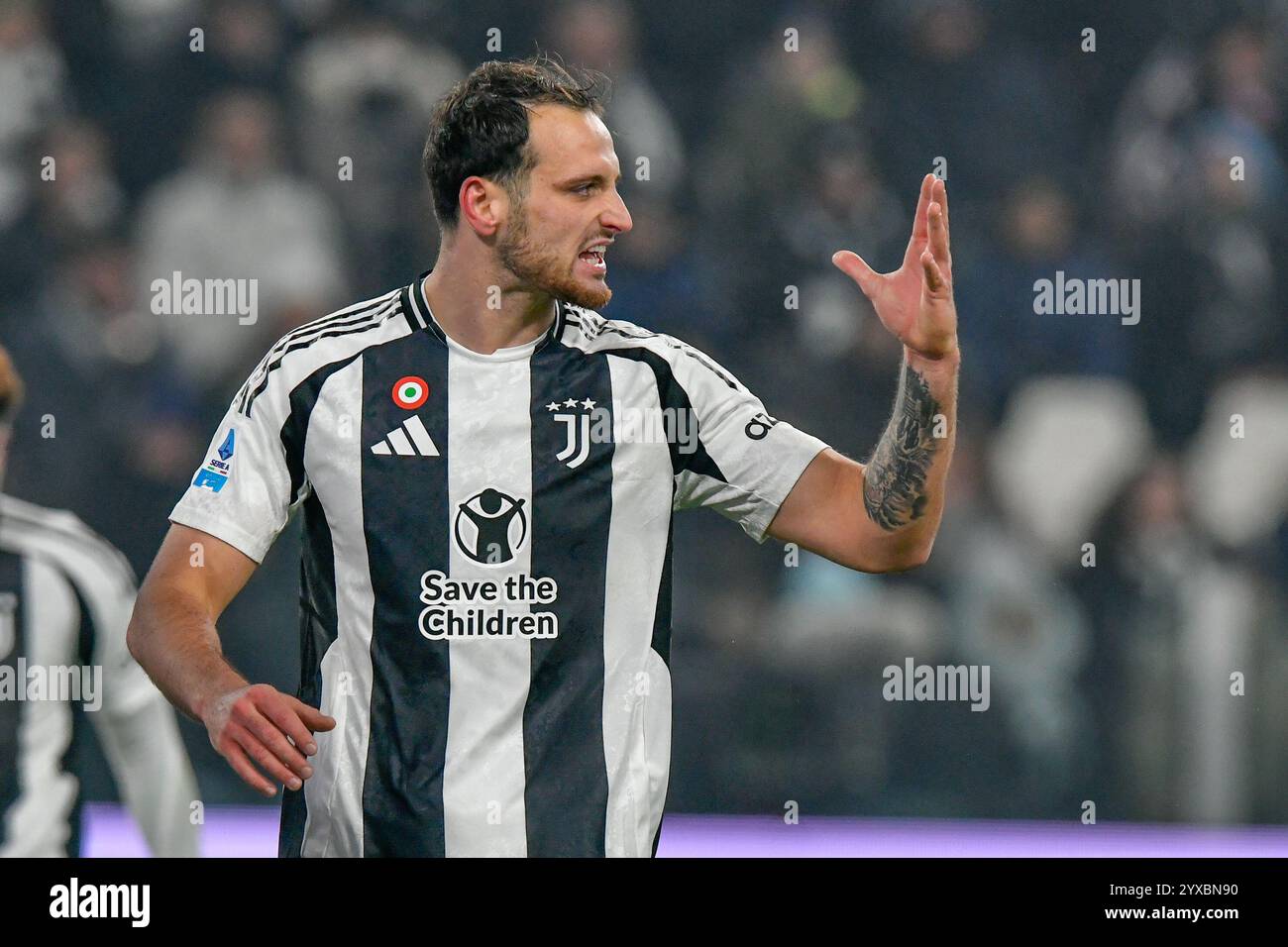 Turin, Italien. Dezember 2024. Federico Gatti (4) von Juventus war während des Spiels zwischen Juventus und Venezia im Allianz-Stadion in Turin zu sehen. Quelle: Gonzales Photo/Alamy Live News Stockfoto