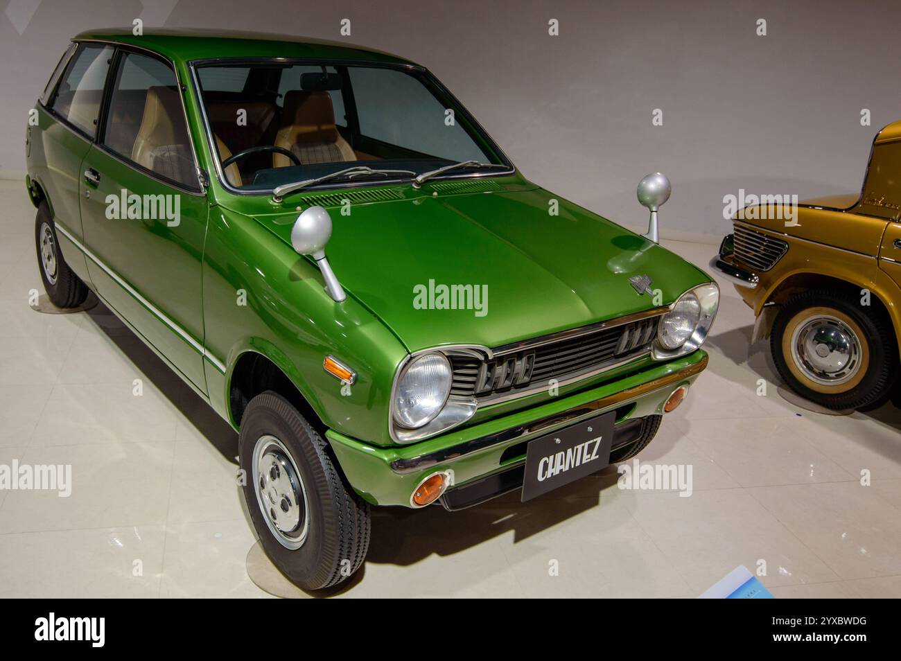 Alte Autos wurden am 20. Dezember 2017 im Mazda-Automuseum und in der Montagewerkausstellung in Hiroshima, Japan, ausgestellt Stockfoto