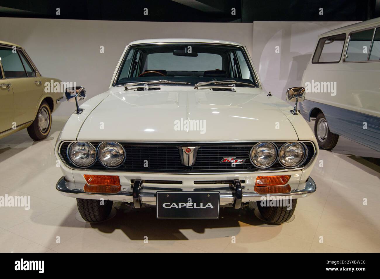 Alte Autos wurden am 20. Dezember 2017 im Mazda-Automuseum und in der Montagewerkausstellung in Hiroshima, Japan, ausgestellt Stockfoto