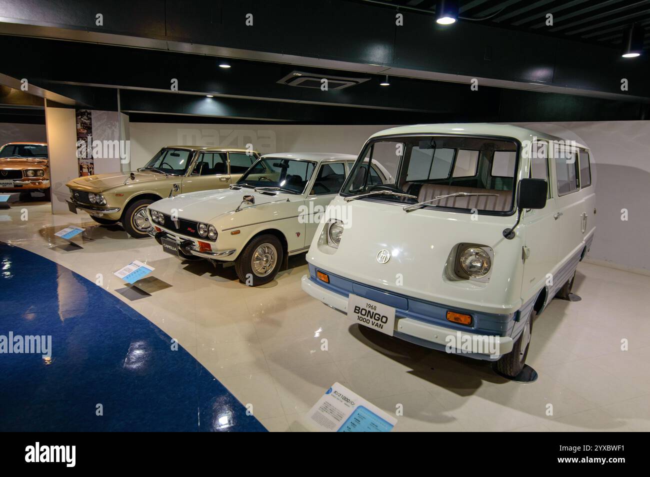Alte Autos wurden am 20. Dezember 2017 im Mazda-Automuseum und in der Montagewerkausstellung in Hiroshima, Japan, ausgestellt Stockfoto