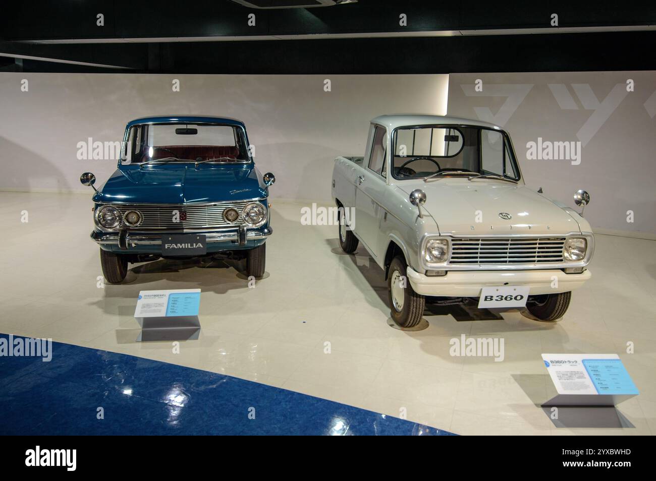 Alte Autos wurden am 20. Dezember 2017 im Mazda-Automuseum und in der Montagewerkausstellung in Hiroshima, Japan, ausgestellt Stockfoto