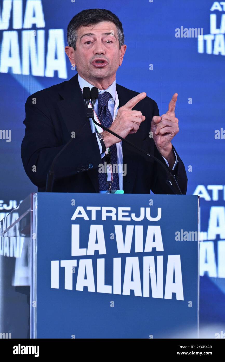 Nachrichten - ATREJU 2024 - TAG 8 Maurizio Enzo Lupi Stellvertretender und Präsident Noi Moderati nimmt am 15. Dezember 2024 in Rom Teil. 25. Ausgabe von Atreju, die Fratelli d Italia Party findet im Circus Maximus in Rom statt.& XA Rome Circo Massimo Italien Copyright: XDomenicoxCippitellix/xLiveMediax LPN 1651132 Stockfoto