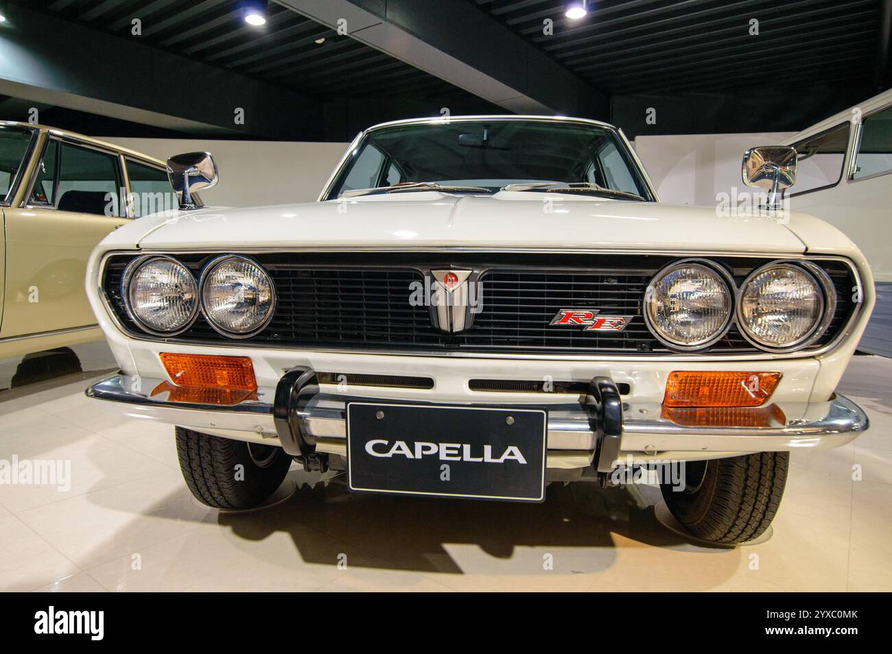 Alte Autos wurden am 20. Dezember 2017 im Mazda-Automuseum und in der Montagewerkausstellung in Hiroshima, Japan, ausgestellt Stockfoto