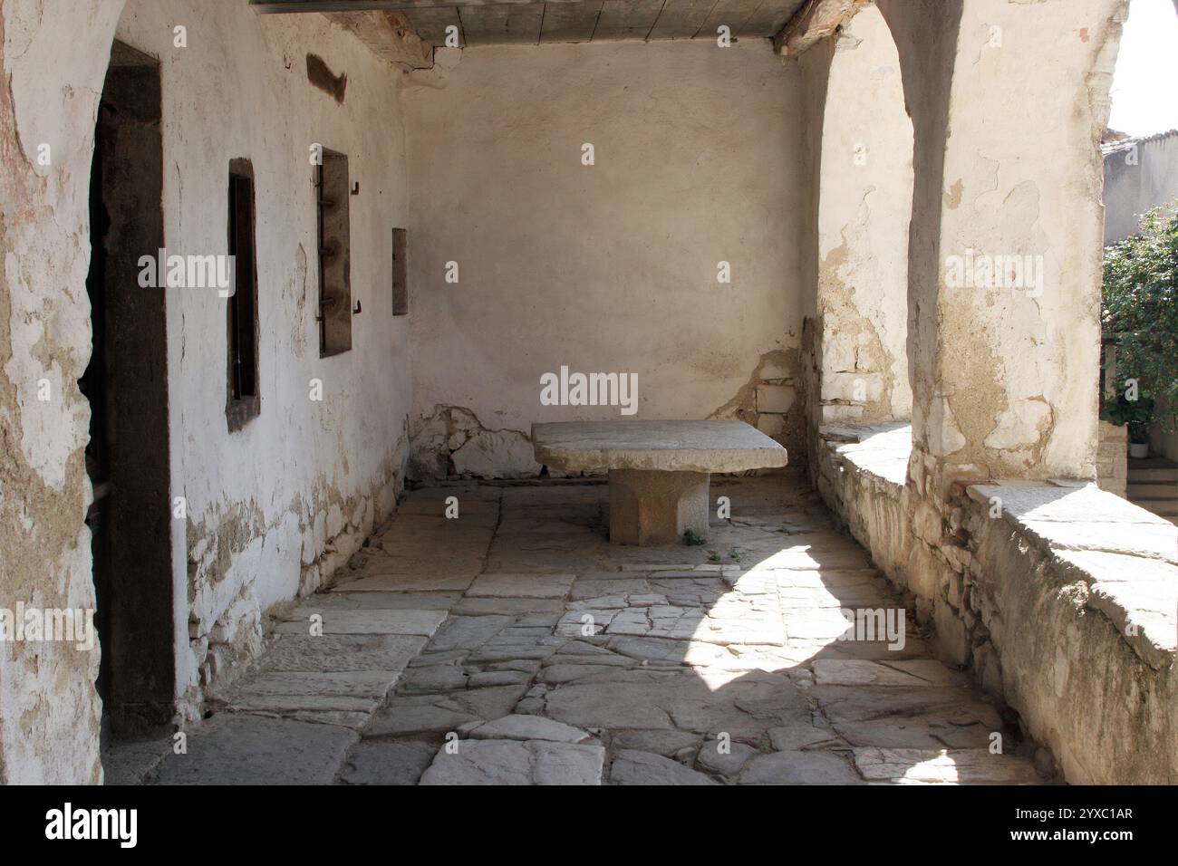 Altes Steinhaus in Hum, der kleinsten Stadt der Welt, Istrien, Kroatien Stockfoto