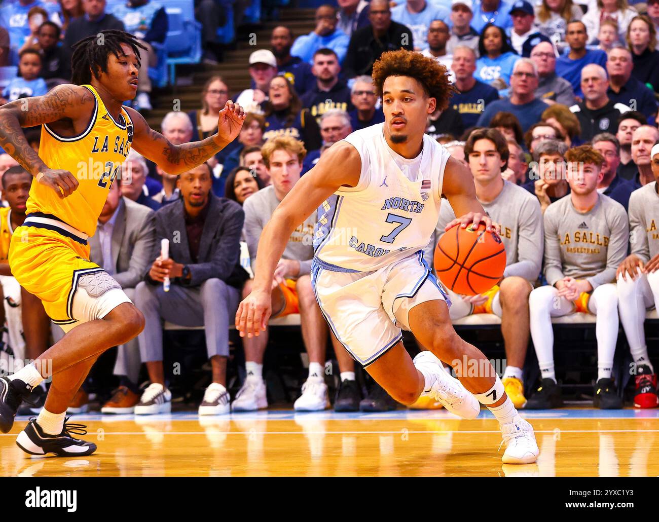 14. Dezember 2024: Seth Trimble (7) fährt in North Carolina zum Korb. NCAA Basketballspiel zwischen La Salle und der University of North Carolina im Dean Smith Center, Chapel Hill, North Carolina. David Beach/CSM Stockfoto