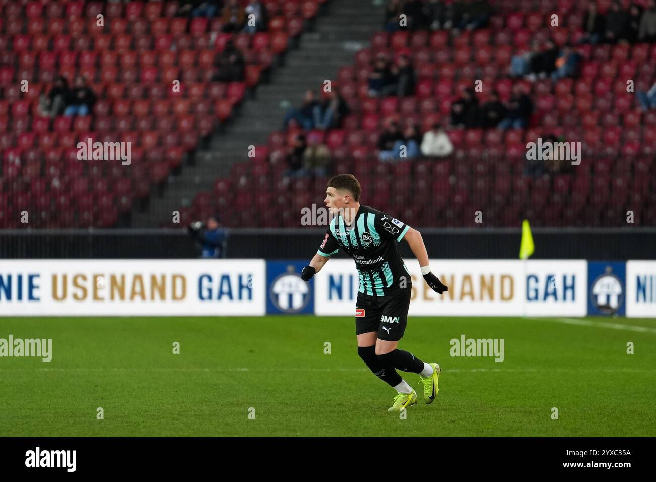 Zürich, Schweiz. März 2021. Zürich, Schweiz, 15. Dezember 2024: KEVIN CSOBOTH (77 FCSG). Super League Fußballspiel zwischen dem FC Zürich und dem FC St. Gallen 1879 im Stadion Letzigrund in Zürich, Schweiz. (Maximilian Gärtner/SPP) Credit: SPP Sport Pressefoto. /Alamy Live News Stockfoto