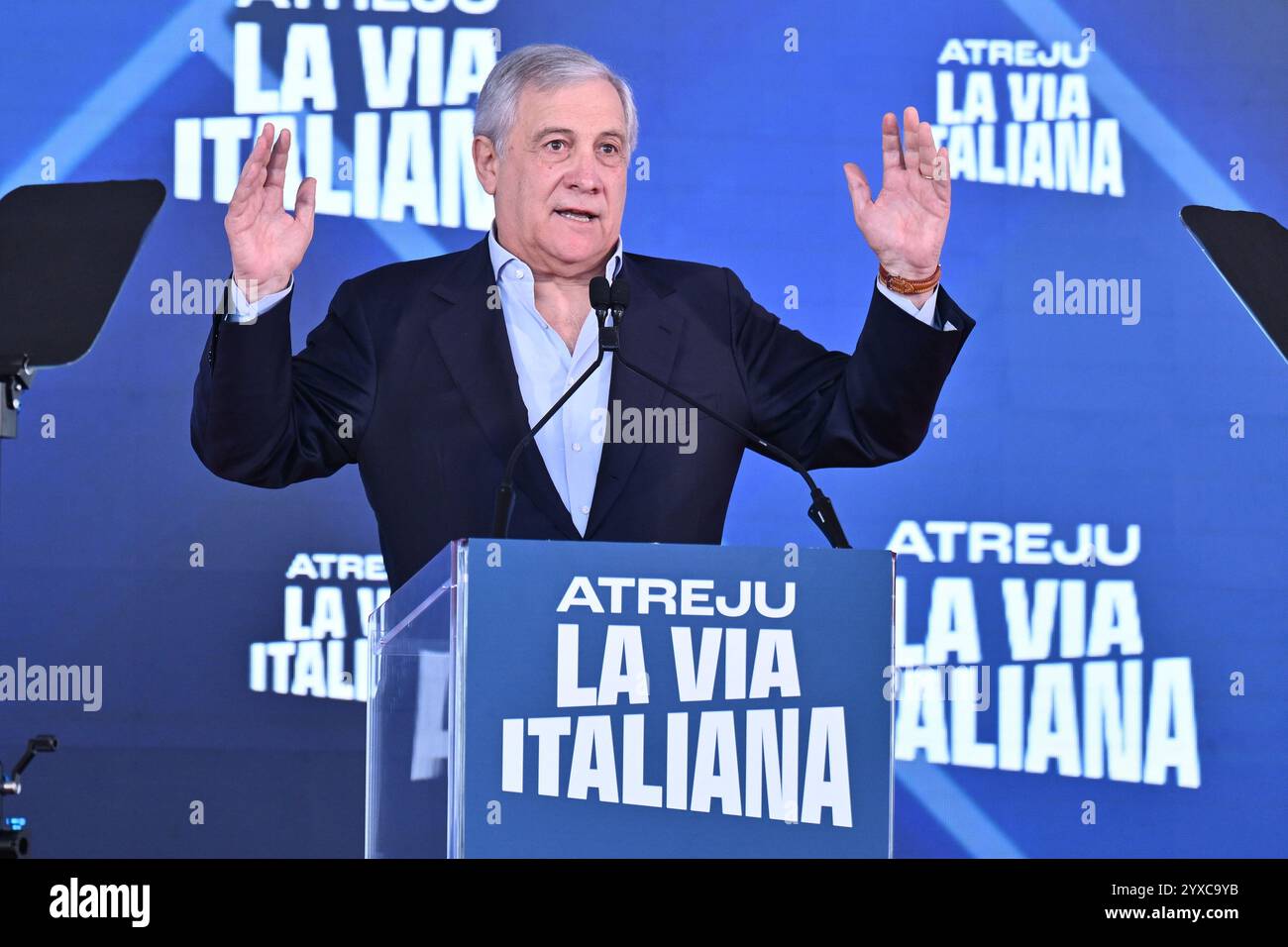 Rom, Italien. Dezember 2024. Antonio Tajani Minister für auswärtige Angelegenheiten und Vizepräsident des Ministerrates nimmt an der Veranstaltung Atreju Teil, die Partei der Brüder Italiens im Circus Maximus. Die 25. Ausgabe von Atreju, die Fratelli d’Italia Party fand im Circus Maximus in Rom statt. (Credit Image: © Domenico Cippitelli/SOPA Images via ZUMA Press Wire) NUR REDAKTIONELLE VERWENDUNG! Nicht für kommerzielle ZWECKE! Stockfoto