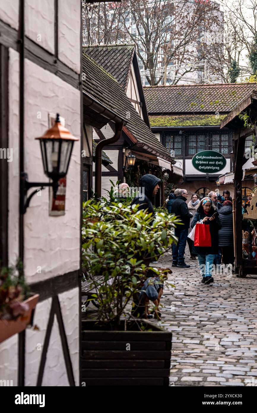 Nürnberg, Deutschland - 4. Dezember 2024: Der Handwerkerhof in der Nürnberger Altstadt. Nürnberg ist eine Stadt im Bundesstaat Bayern Stockfoto