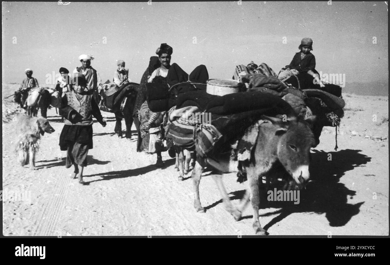 Afghanistan, Jellalabad (Jalalabad): Menschen; Eine Gruppe von Männern mit Kindern und Eseln. Archivfoto Afghanistan von Annemarie Schwarzenbach, um 1939 Stockfoto