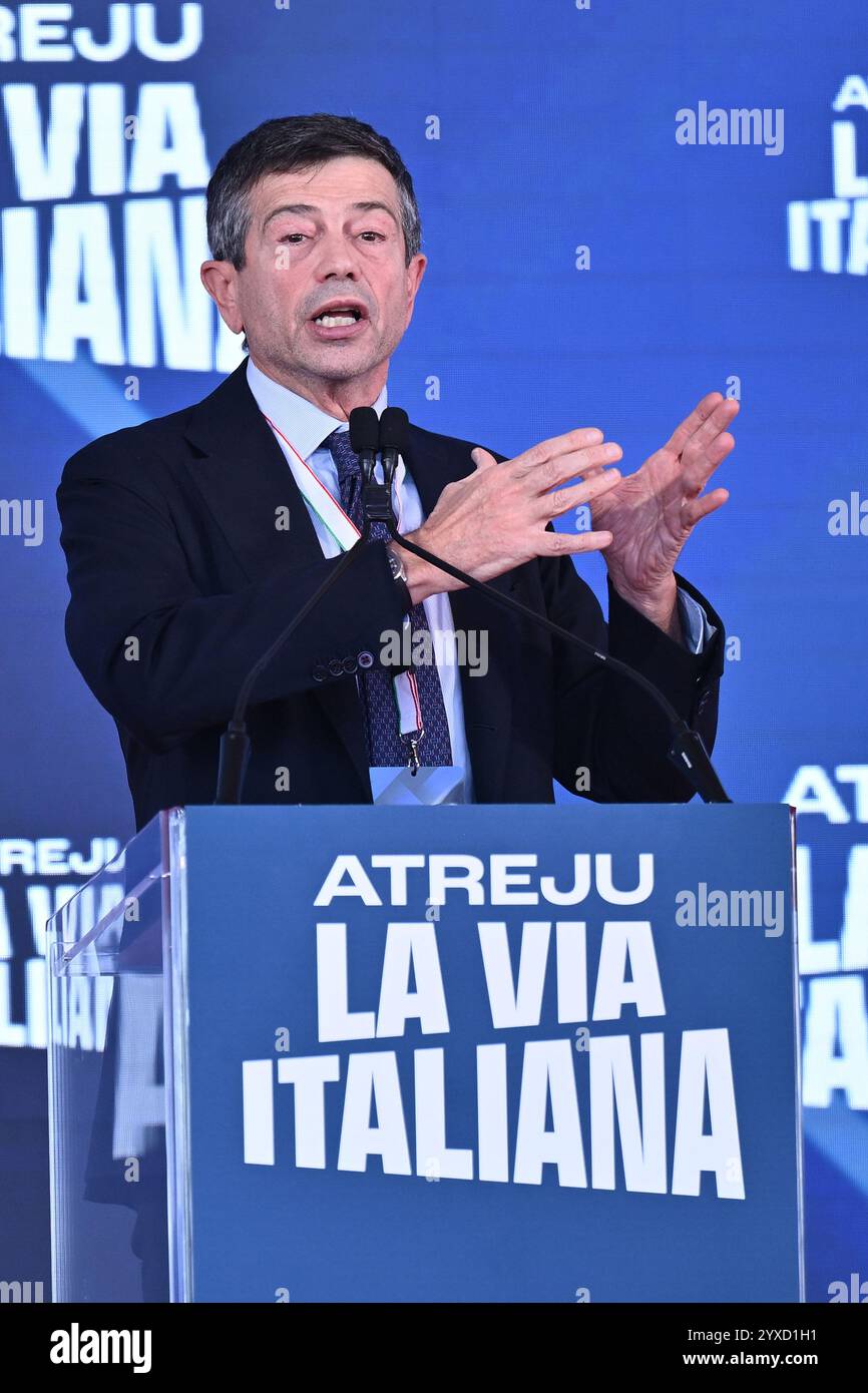 Rom, Italien. Dezember 2024. Maurizio Enzo Lupi Stellvertretender und Präsident Noi Moderati nimmt an der Atreju-Veranstaltung Teil, der Partei der Brüder Italiens im Circus Maximus. Die 25. Ausgabe von Atreju, die Fratelli d’Italia Party fand im Circus Maximus in Rom statt. (Foto: Domenico Cippitelli/SOPA Images/SIPA USA) Credit: SIPA USA/Alamy Live News Stockfoto