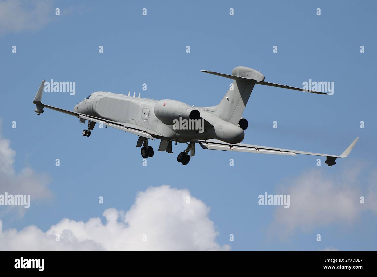 MM62303 (14-12), ein Gulfstream E-550A, der von der italienischen Luftwaffe (Aeronautica Militare) betrieben wird und von der RAF Fairford in Gloucestershire, England, nach Teilnahme am Royal International Air Tattoo 2023 (RIAT23) abreist. Stockfoto