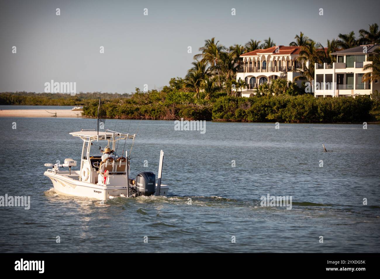 Kleines Fischerboot im Tigertail Beach Park, Marco Island, Florida Stockfoto