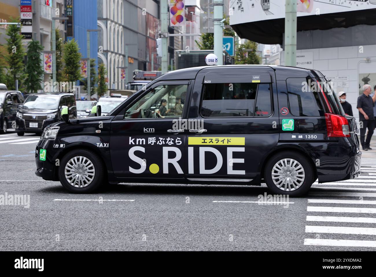 Schwarz Japanisch S. Fahren Sie mit dem Taxi durch Ginza, Tokio, Japan Stockfoto