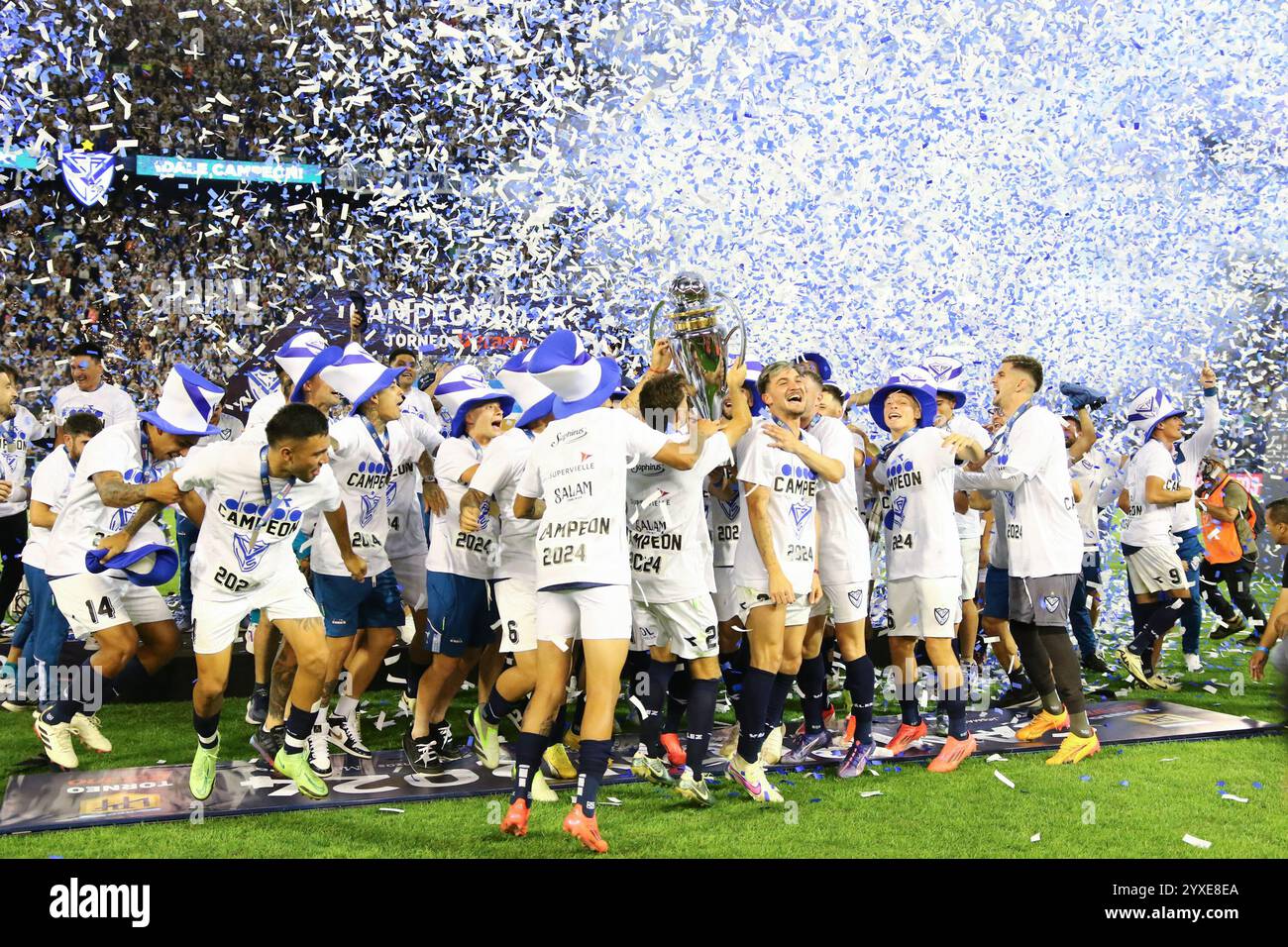 Buenos Aires, 15.12.2024: Spieler von Velez Sarfield feiern die Meisterschaft der argentinischen Liga im José Amalfitani Stadion (Foto: Néstor J. Beremblum) Stockfoto