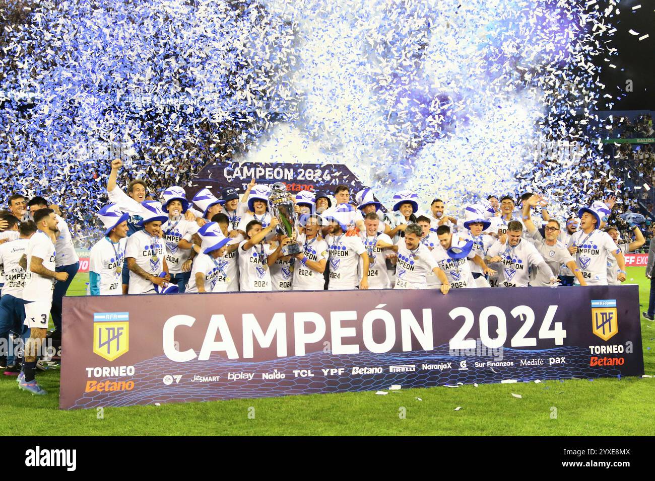 Buenos Aires, 15.12.2024: Spieler von Velez Sarfield feiern die Meisterschaft der argentinischen Liga im José Amalfitani Stadion (Foto: Néstor J. Beremblum) Stockfoto