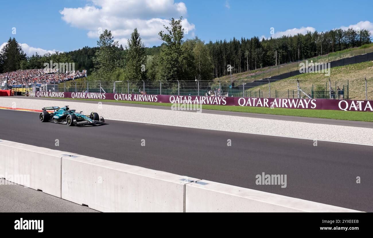 Blick auf den Renntag auf dem berühmten Circuit de Spa-Francorchamps, einer Rennstrecke in Francorchamps, Stavelot, Wallonien, Belgien. Stockfoto