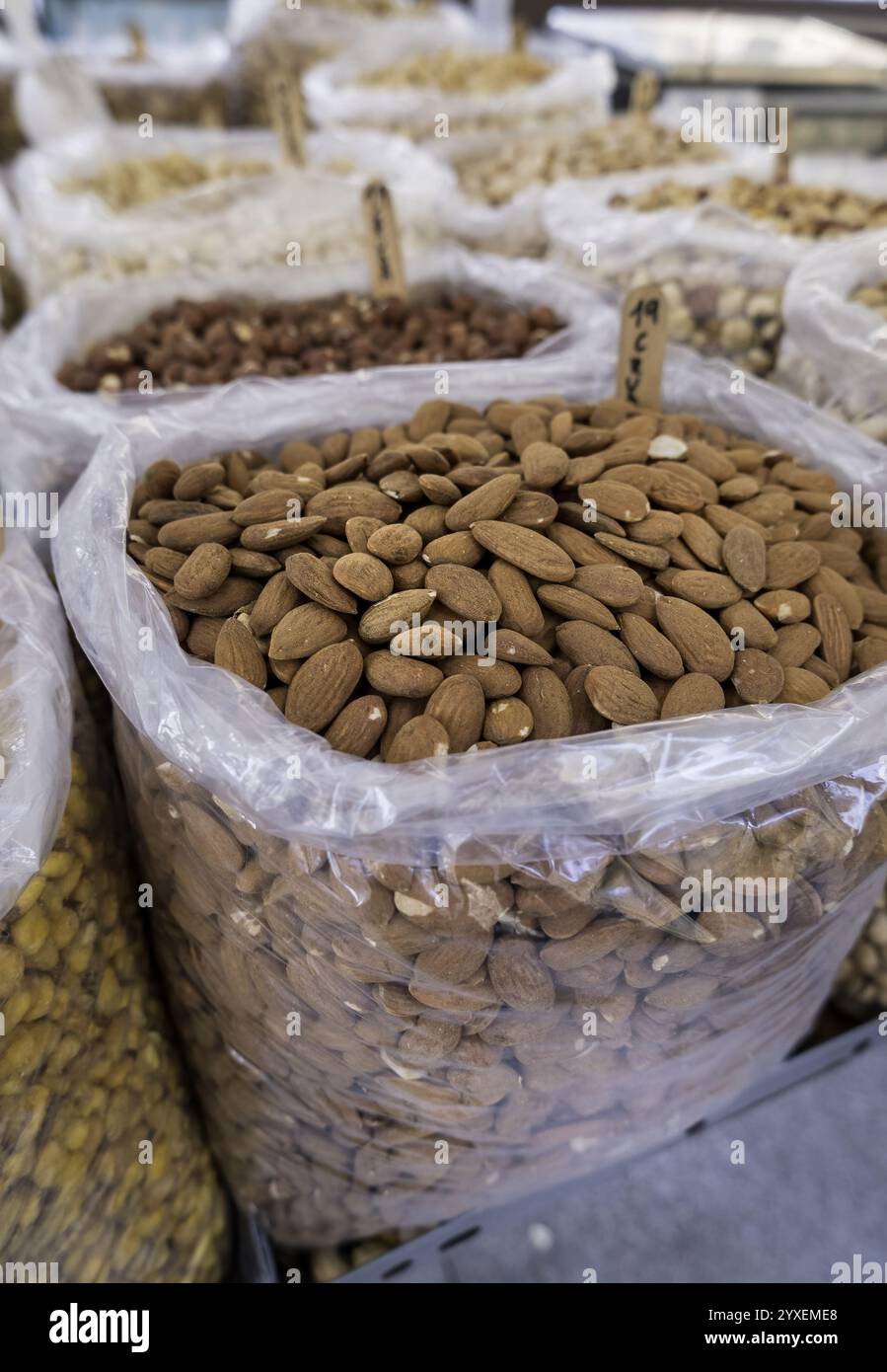 Detail der getrockneten Früchte in einem Markt, gesunde Lebensmittel, vegan Stockfoto