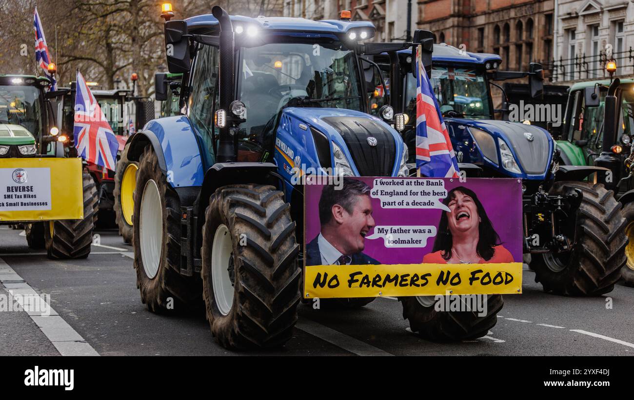 Landwirte in ihren Traktoren in London protestieren gegen die Änderung der Erbschaftssteuer. Stockfoto