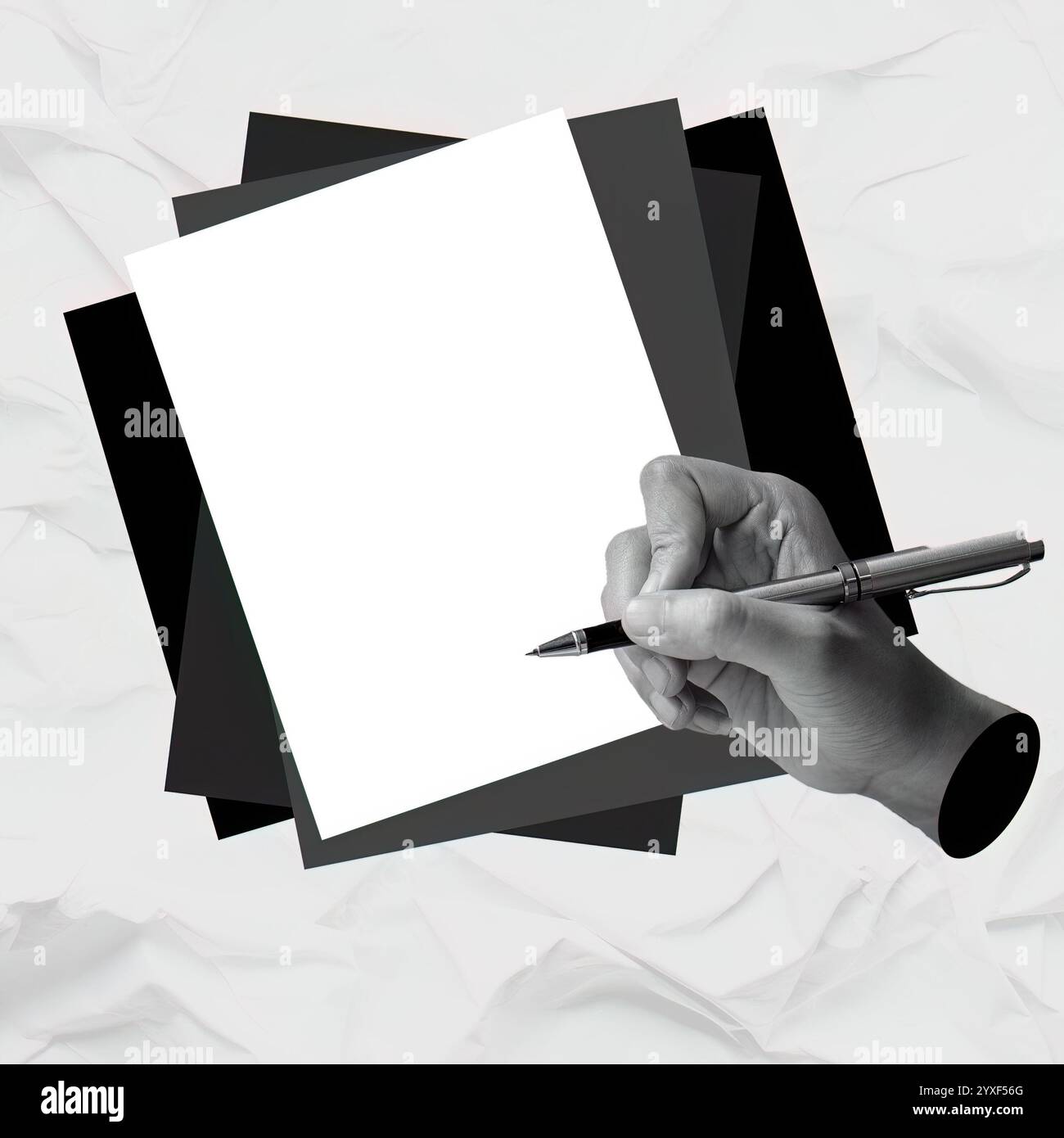 Kreative Hand, die sich zum Schreiben auf leeres Papier vorbereitet, für künstlerischen Ausdruck, minimalistischen Stil Stockfoto