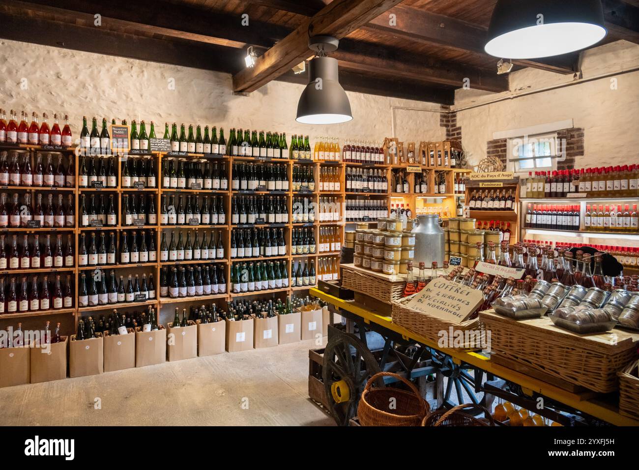 Cider Teurgoule Calvados Shop, Beuvron en Auge, Normandie, Frankreich, Stockfoto