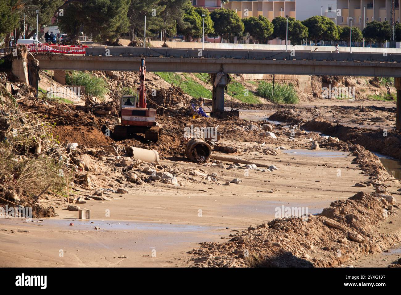 Paiporta, Valencia, Spanien, 16. Dezember Blick auf die Schlucht Poyo 48 Tage nach den Überschwemmungen in l'Horta Sud, Valencia, am 29. Oktober. Kredit: Eduardo Ripoll Kredit: Eduardo Ripoll Vidal/Alamy Live News Stockfoto