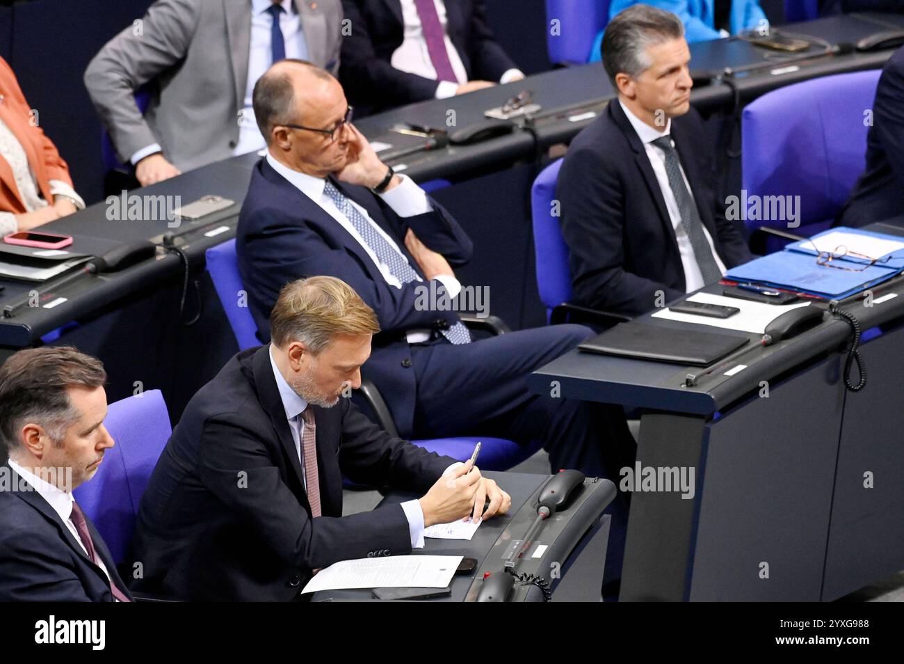 Christian Dürr, Christian Lindner, Friedrich Merz und Thorsten frei in der 205. Sitzung des Deutschen Bundestages im Reichstagsgebäude. Berlin, 16.12.2024 *** Christian Dürr, Christian Lindner, Friedrich Merz und Thorsten frei bei der 205. Sitzung des Deutschen Bundestages im Reichstagsgebäude Berlin, 16 12 2024 Foto:XF.xKernx/xFuturexImagex bundestagssitzung205_4133 Stockfoto