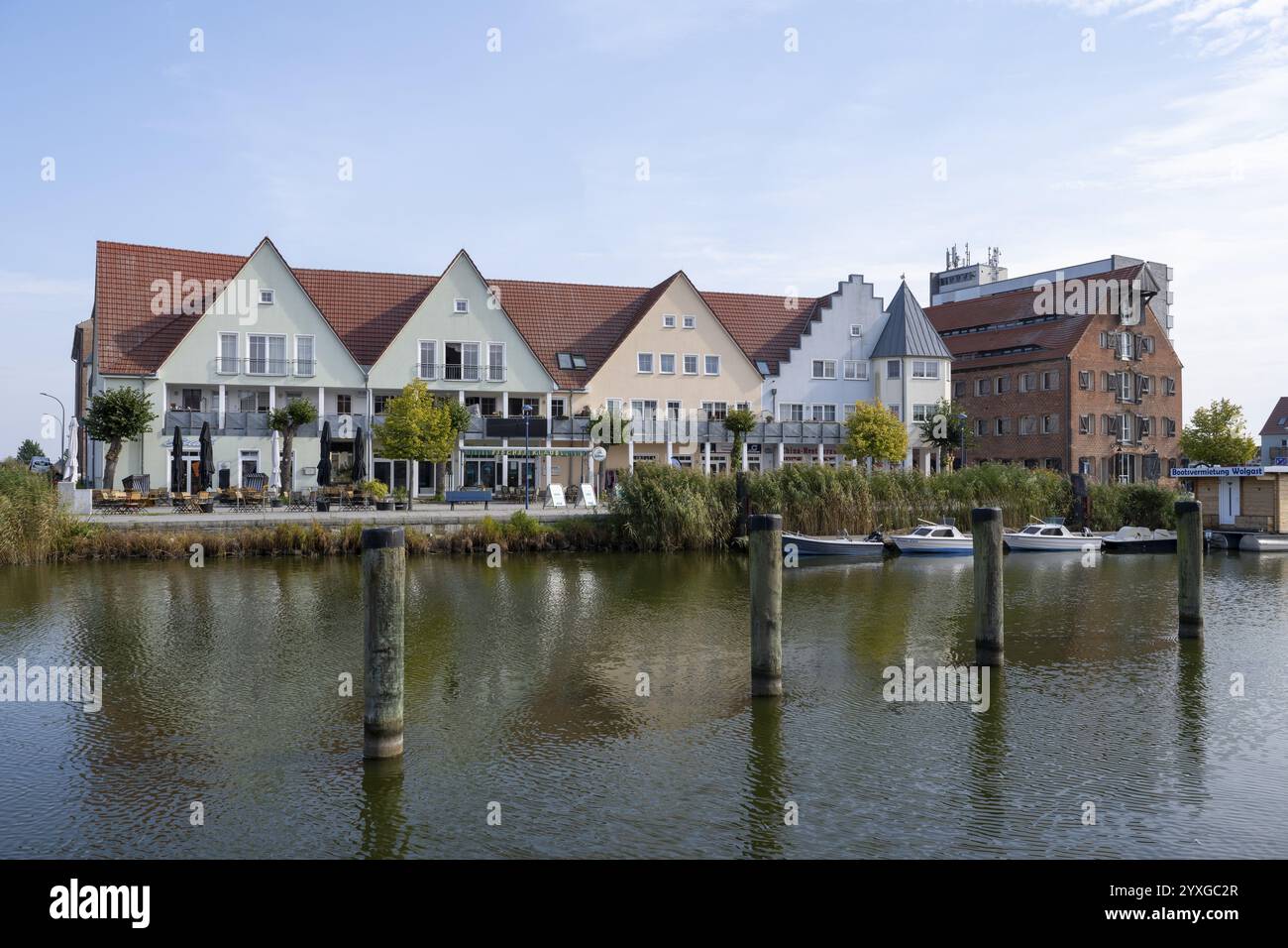 Giebelhäuser und Kornhäuser auf der Schlossinsel, Peenestrom, Wolgast, Usedom, Mecklenburg-Vorpommern, Deutschland, Europa Stockfoto