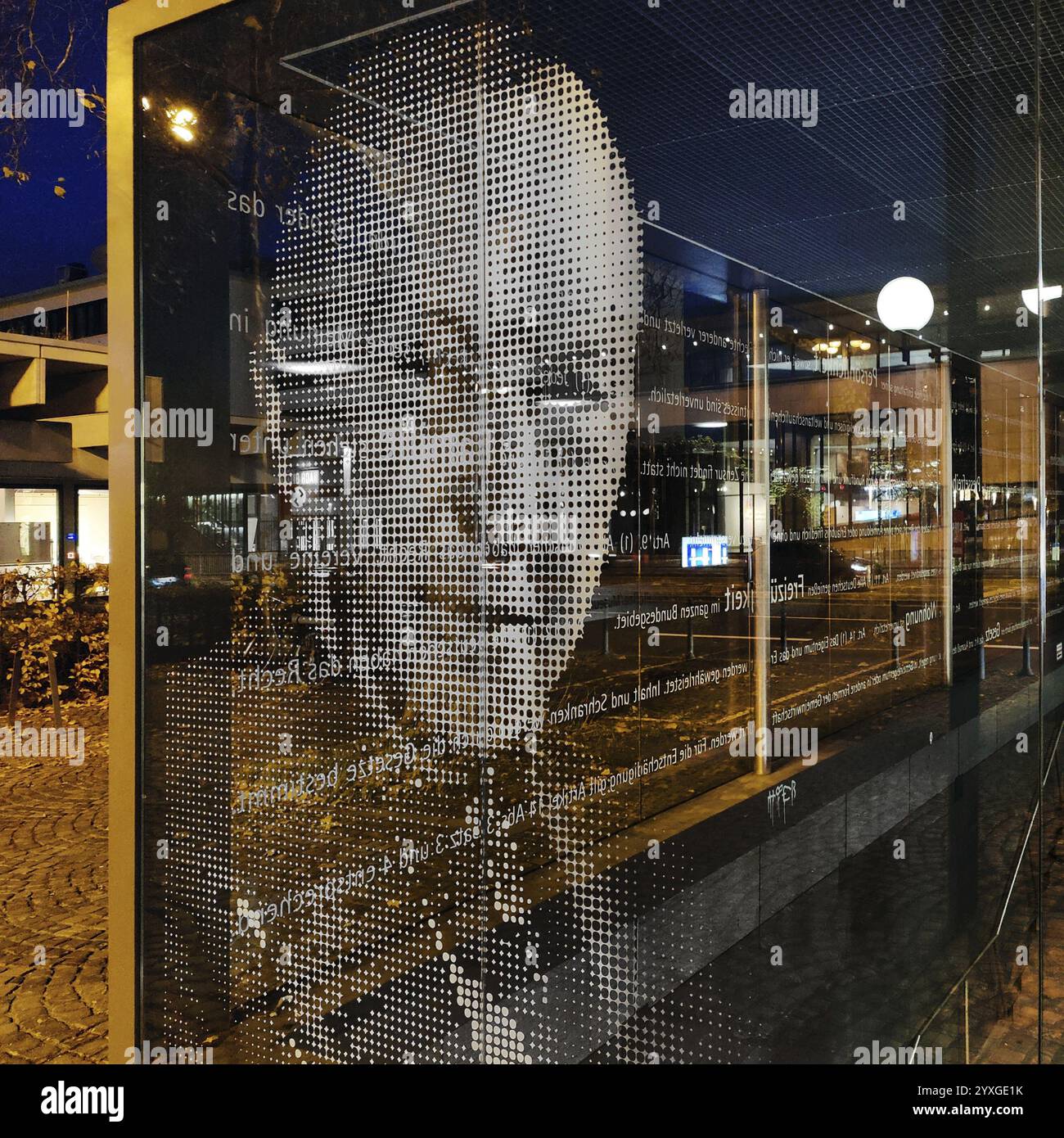 Porträt von Konrad Adenauer auf der Glasscheibe an der unterirdischen Ausfahrt Heussallee und Museumsmeile, Bonn, Nordrhein-Westfalen, Deutschland, Europa Stockfoto