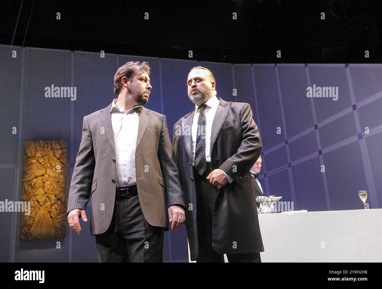 l-r: Daniel Ryan (Mike Drysdale), Stanley Townsend (Otto Fallon) in GETHSEMANE von David Hare im Cottesloe Theatre, National Theatre (NT), London SE1 11/11/2008 Set Design: Bob Crowley Kostüme: Fotini Dimou Beleuchtung: Mark Henderson Regie: Howard Davies Stockfoto