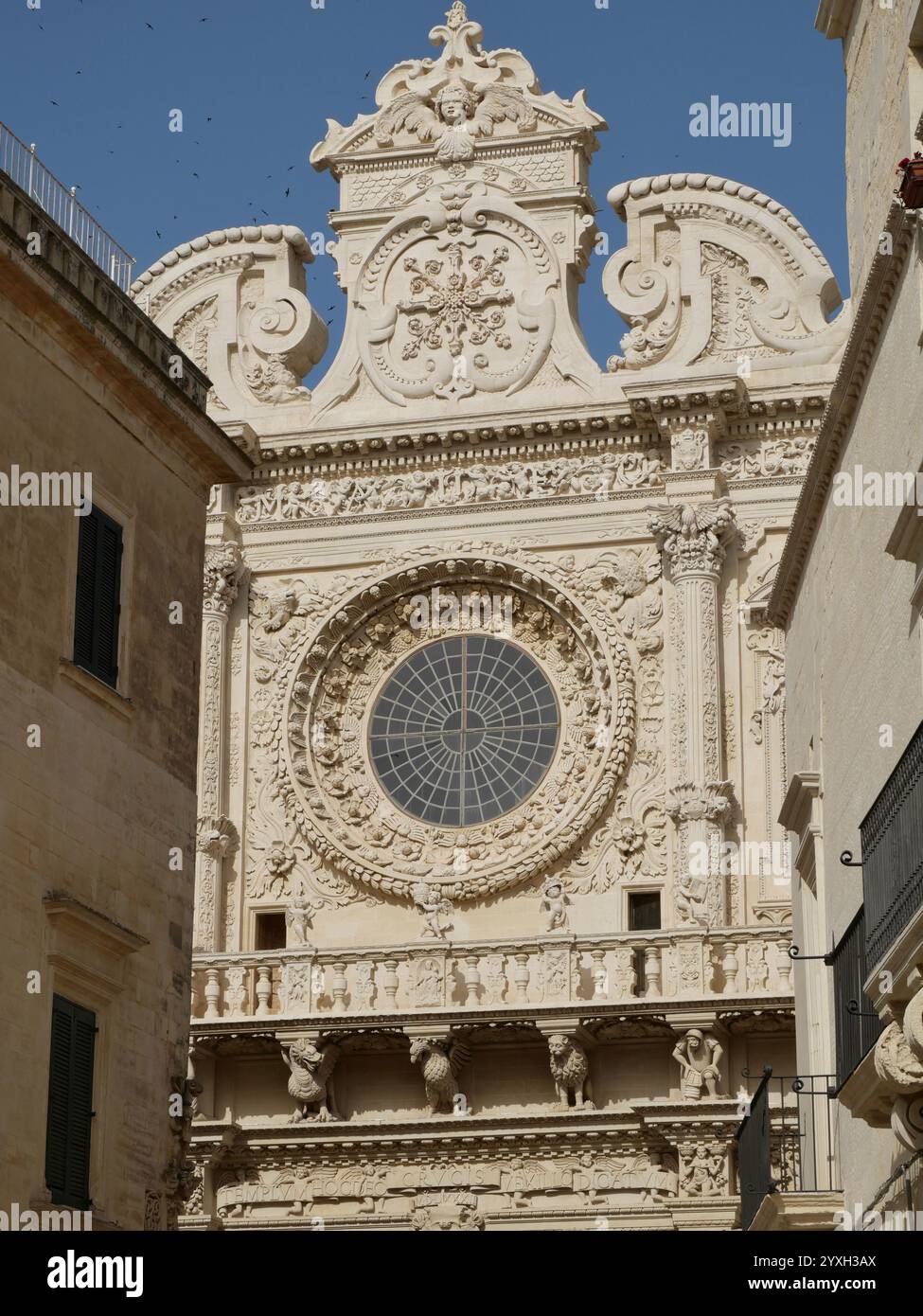 Barockes Meisterwerk aus dem 17. Jahrhundert: Basilika di Santa Croce in Lecce, Apulien. Ein Symbol italienischer Kunst und Geschichte. Stockfoto