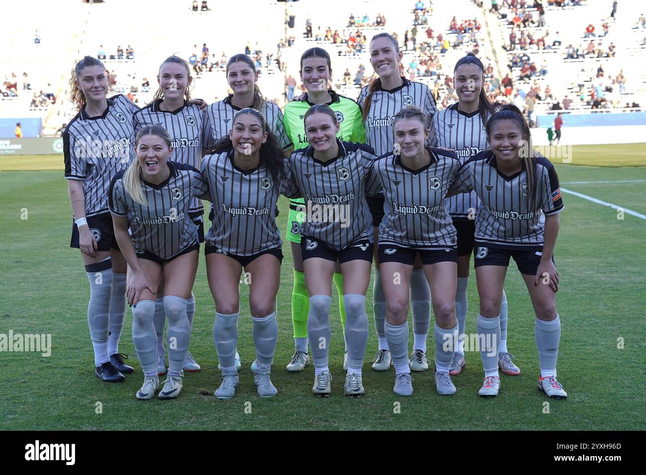 Dallas, Texas, USA. Dezember 2024. Spieler von Brooklyn FC posieren für Fotos, bevor sie das Spiel der USL Super League zwischen Dallas Trinity FC und Brooklyn FC im Cotton Bowl Stadium starten. Brooklyn FC schlägt Dallas Trinity FC 1:0. Am 14. Dezember 2024 in Dallas, Texas. (Kreditbild: © Javier Vicencio/eyepix via ZUMA Press Wire) NUR REDAKTIONELLE VERWENDUNG! Nicht für kommerzielle ZWECKE! Stockfoto