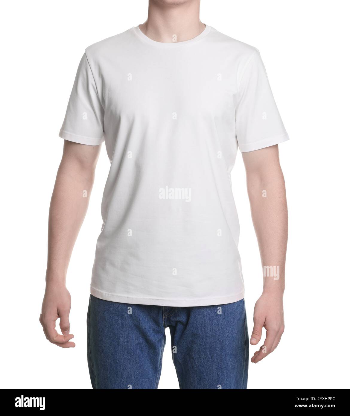 Mann in stilvollem T-Shirt auf weißem Hintergrund, Nahaufnahme. Modell für Design Stockfoto