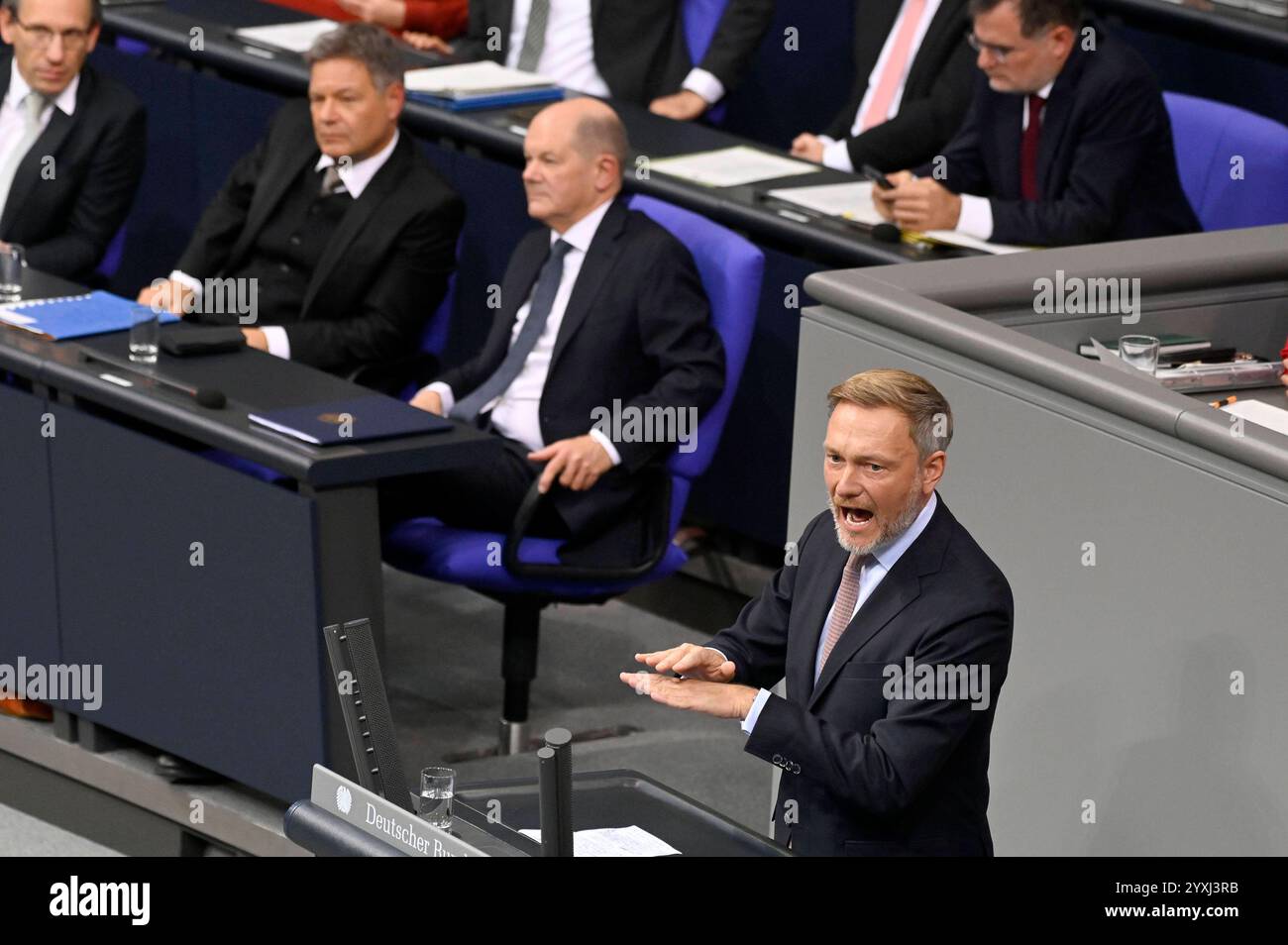 Robert Habeck, Olaf Scholz und Christian Lindner in der 205. Sitzung des Deutschen Bundestages im Reichstagsgebäude. Berlin, 16.12.2024 *** Robert Habeck, Olaf Scholz und Christian Lindner auf der 205. Tagung des Deutschen Bundestages im Reichstagsgebäude Berlin, 16 12 2024 Foto:XF.xKernx/xFuturexImagex bundestagssitzung205_4181 Stockfoto