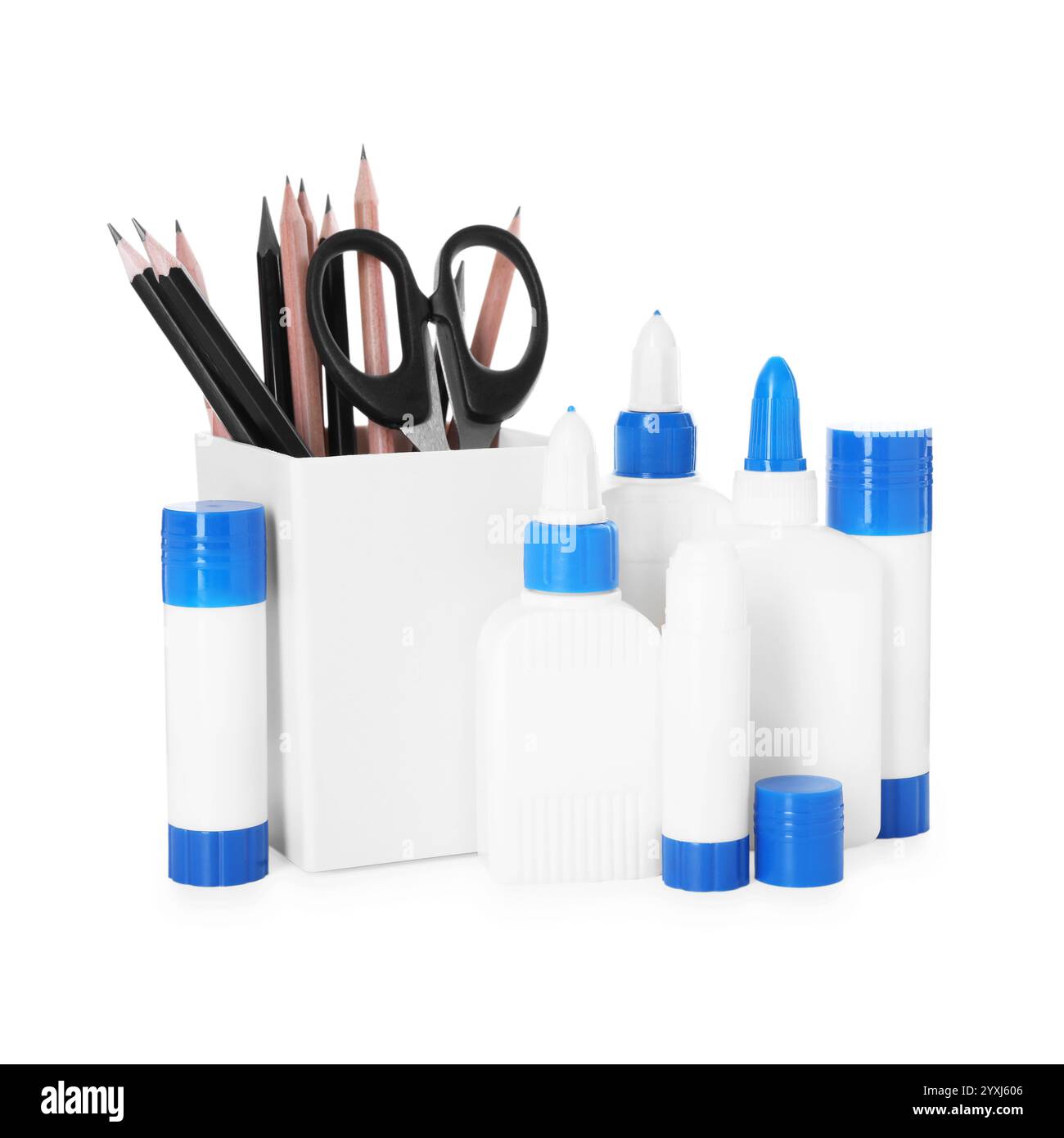 Verschiedene Arten von Klebstoff, Scheren und Bleistiften isoliert auf weiß Stockfoto