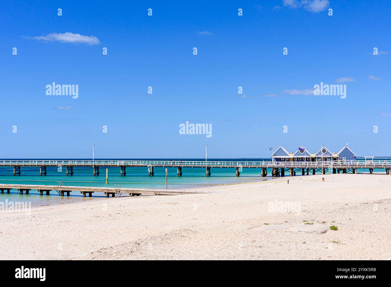 Busselton Jetty, ein alter Holzpier, der in die Geographe Bay ragt, Busselton, City of Busselton, Western Australia, Australien Stockfoto