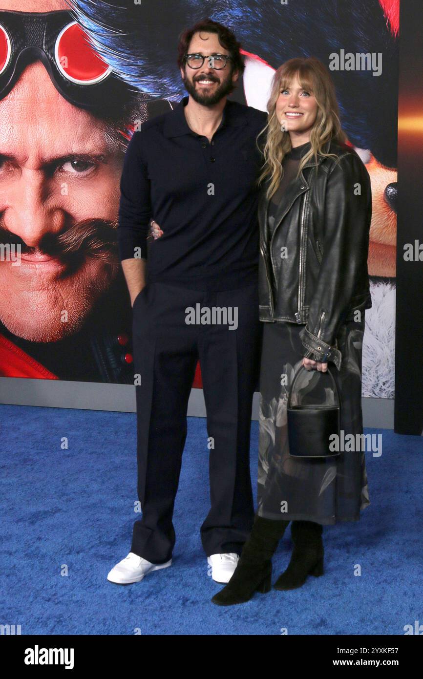 Dezember 2024, Los Angeles, CA, USA: Los Angeles, USA. Dezember 2024. Von links nach rechts, Josh Groban, Natalie McQueen bei der Sonic the Hedgehog 3 LA Premiere. Quelle: Kathy Hutchins / Alamy Live News (Foto: © Kay Blake/ZUMA Press Wire) NUR REDAKTIONELLE VERWENDUNG! Nicht für kommerzielle ZWECKE! Stockfoto